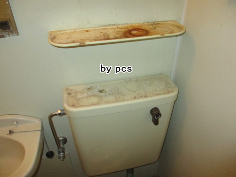3点ユニットバストイレタンクの汚れの写真01
