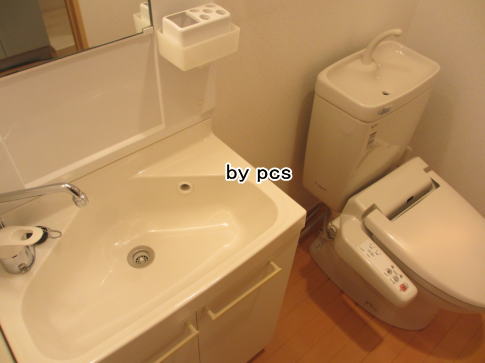 トイレと洗面台の写真