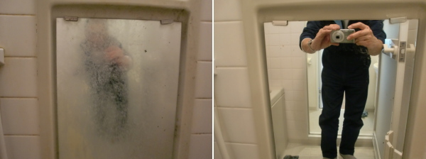 浴室の鏡についた石鹸カスと水垢汚れ