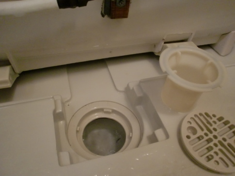 浴槽下の排水口殺菌消毒