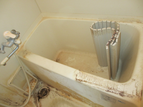 お風呂クリーニング前、お風呂のカビ、皮脂、水垢汚れ写真02